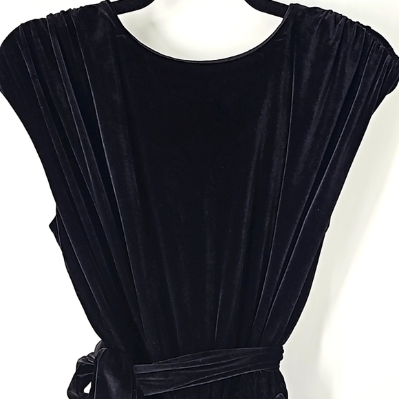 Express Black Velvet Open V-Back Jumpsuit w Rusched Shoulders Pockets &… - Picture 1 of 16